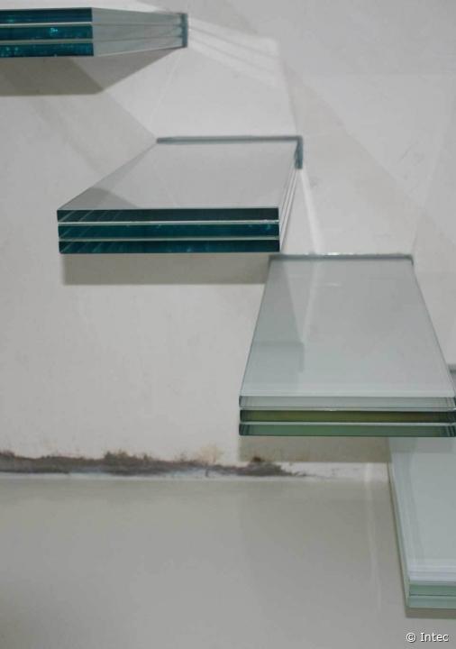 Floating glass staircase