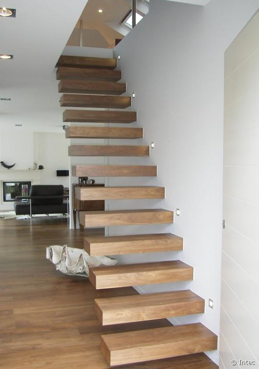 Floating wood staircase